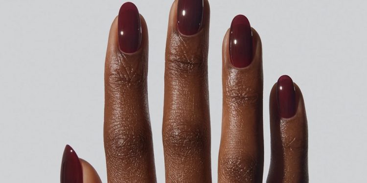 Mulled Wine Nails Are Cozy Season’s Most Luxurious Shade