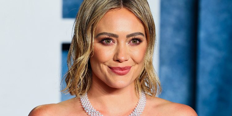 The $18 Shine Spray Behind Hilary Duff’s Glossy, Wet Waves