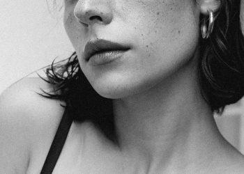 Revitalize Your Jawline with These Expert Facial Techniques