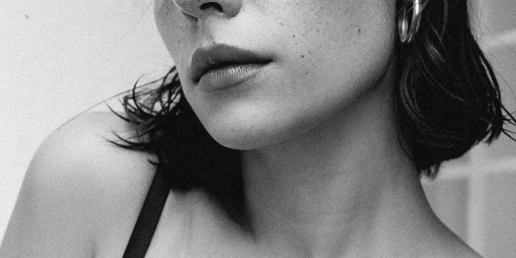 Revitalize Your Jawline with These Expert Facial Techniques
