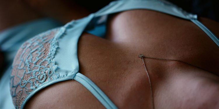 Pros and Cons: Endoscopic Transaxillary Breast Augmentation