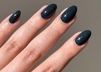 Evergreen Nail Ideas for a Chic Green Winter Manicure