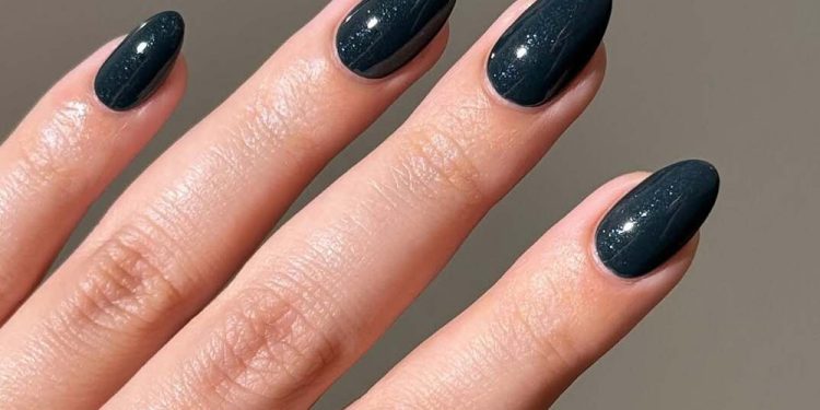 Evergreen Nail Ideas for a Chic Green Winter Manicure