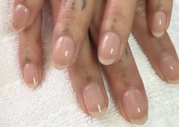 Golden Globes’ Best Nail Looks of 2026: Zoë Kravitz and More