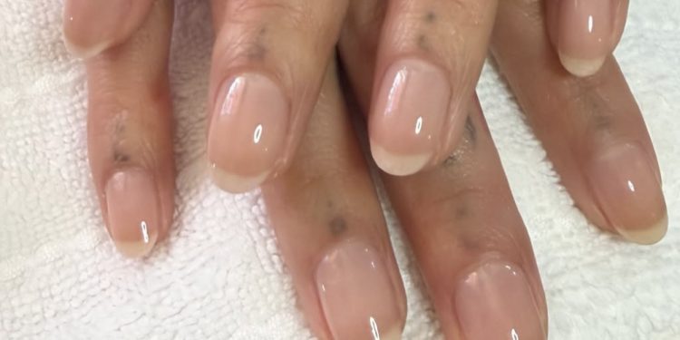 Golden Globes’ Best Nail Looks of 2026: Zoë Kravitz and More
