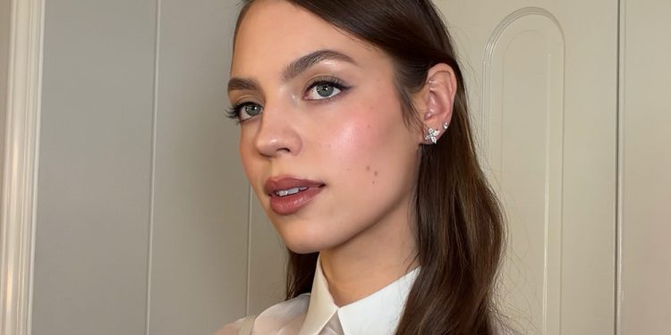 A Step-by-Step Guide to the ‘Prada Blowout’ Everyone Is Talking About