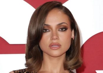 Side-Swept Bangs Are Back and Chicer Than Ever