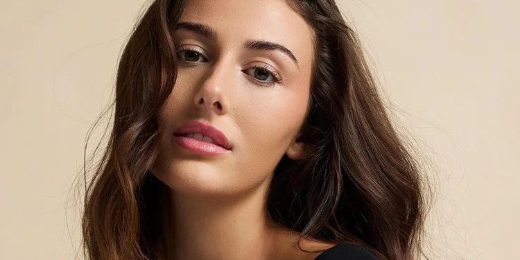 Chloe Veitch on Naming Her Anxiety and Practicing Self-Love