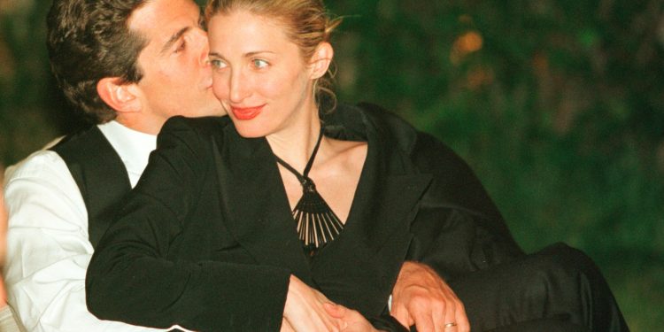 The Untold Story of Carolyn Bessette-Kennedy’s Cranberry Lip Combo