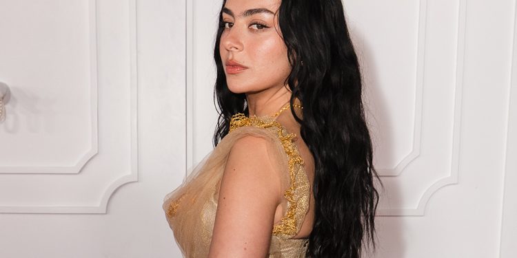 Relaxed Waves Are Winter’s Biggest Red Carpet Hair Trend