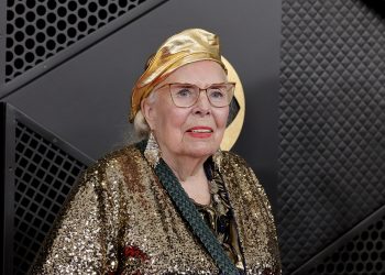 Joni Mitchell’s Grammys Glam Features the Perfect Matte Lipstick for Mature Skin