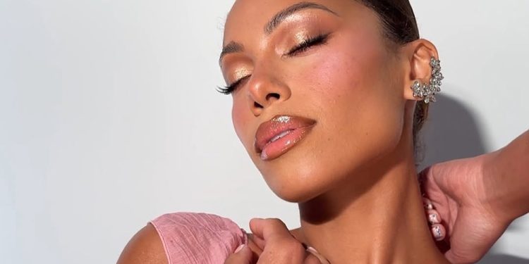 Halo Lips Might Be the Chicest Way to Fake a Fuller Pout
