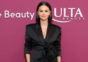 Selena Gomez’s Dusty Rose Manicure Feels Like Spring Arriving Early