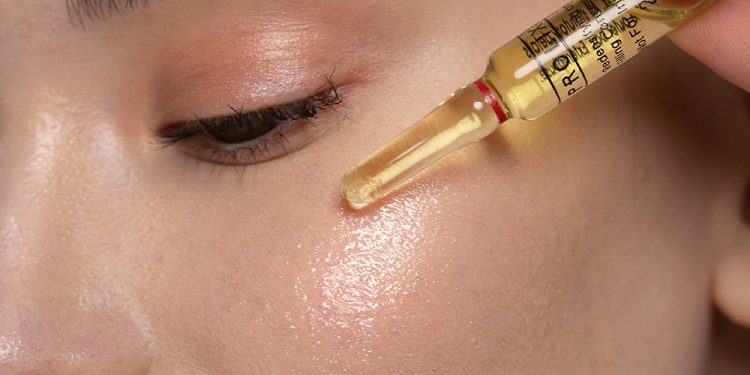 Dermatologists Say These Antioxidants Work Best for Sensitive Skin