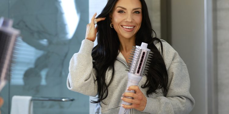 Jenna Johnson on Touring With a Toddler and Her Go-To Hair Tool