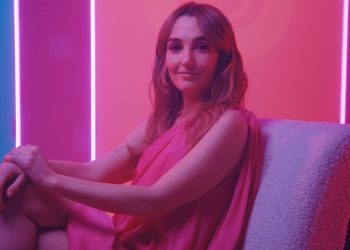 Exclusive: Chloe Fineman’s Unhinged Shower Routine