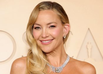 Kate Hudson’s Oscars Manicure Nods to ‘How to Lose a Guy in 10 Days’
