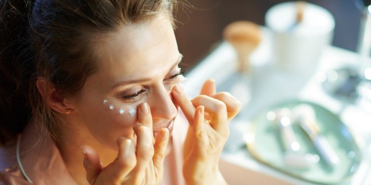 Upneeq, the Rx Eye Drop That Lifts Droopy Eyelids, Expands Into Under-Eye Care