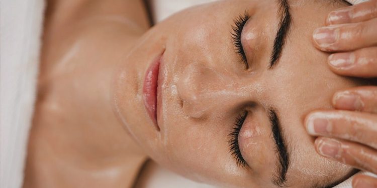 Celebrity Aesthetician Sonya Dakar Surrenders License After Viral Client Complaint