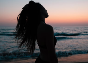 13 Salty Fragrances That Smell Like a Perfect Beach Day