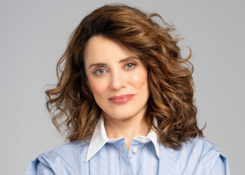 Alanna Ubach Has Been Acting Since 15. At 50, Her Career and Skin Are Both Thriving
