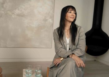 Rashida Jones’ New Beauty Role Gets Personal