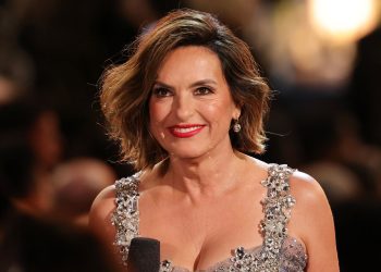 The Tinted Face Balm Mariska Hargitay’s Makeup Artist Loves for Mature Skin